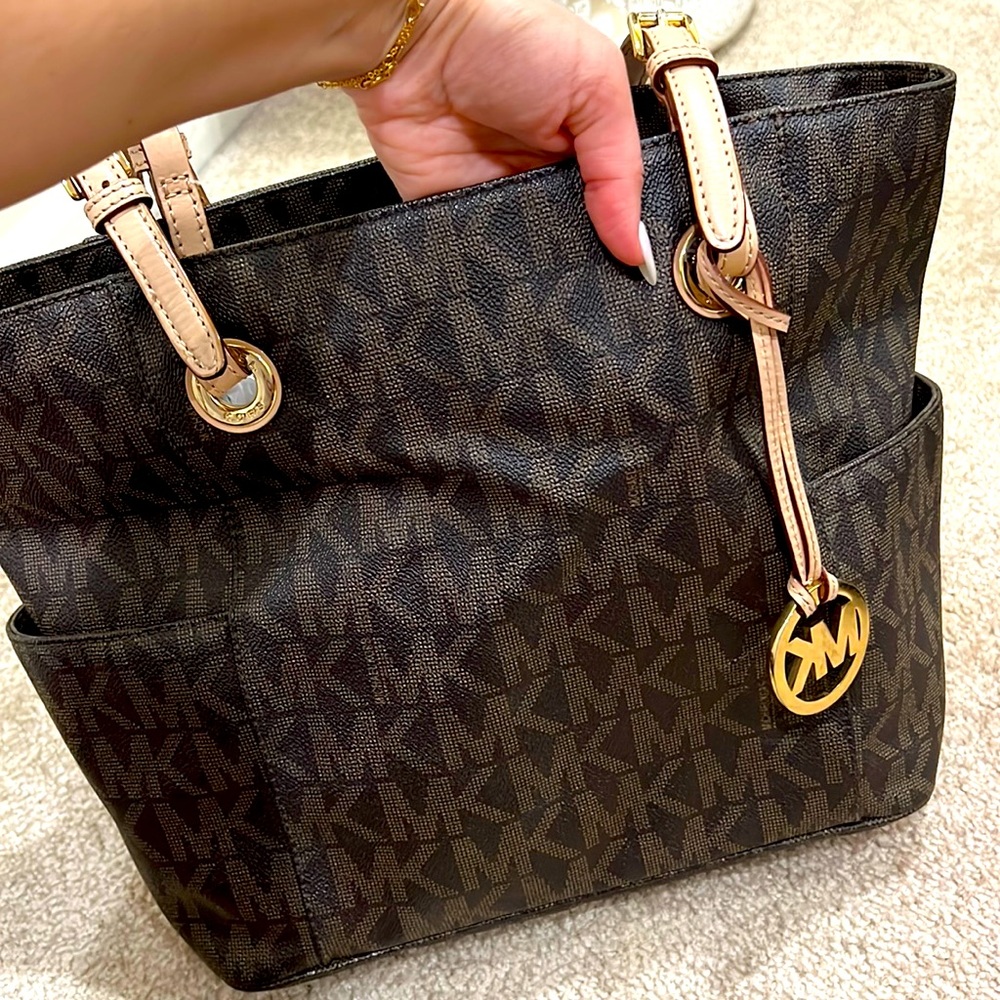 Michael Kors classic shoulder bag